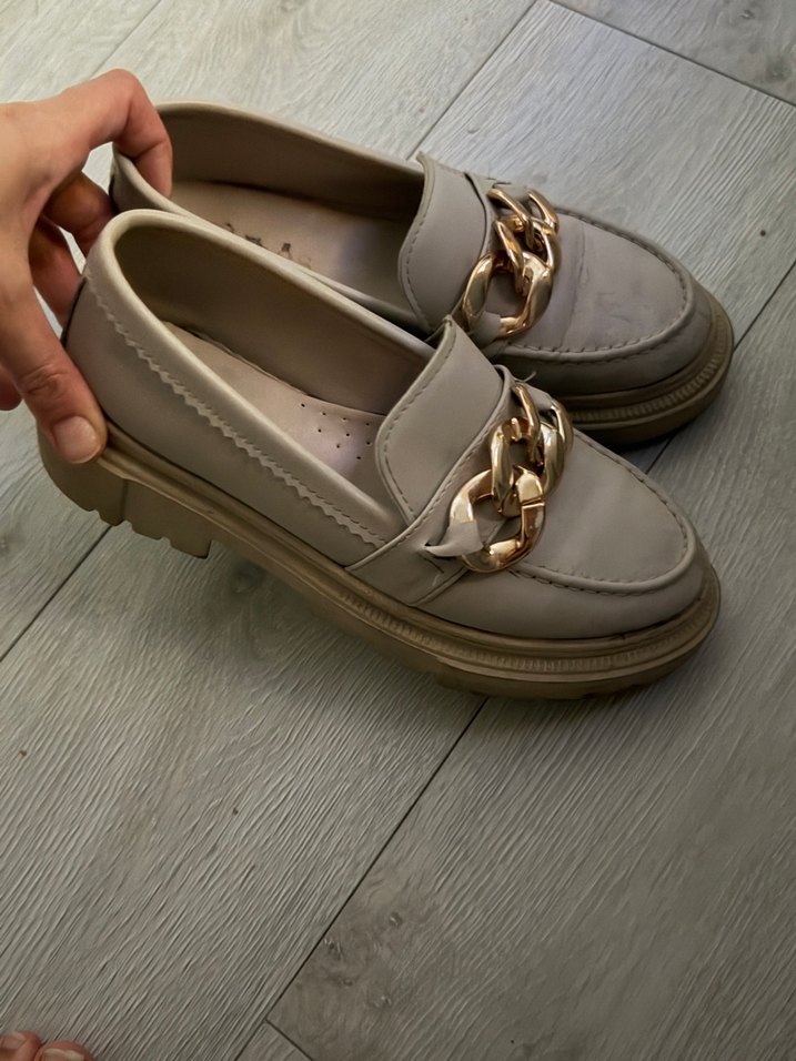 Şık ve Rahat Gri Loafer — görsel 2/5