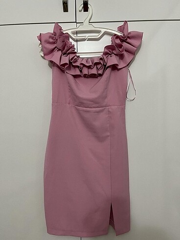Pembe kısa elbise