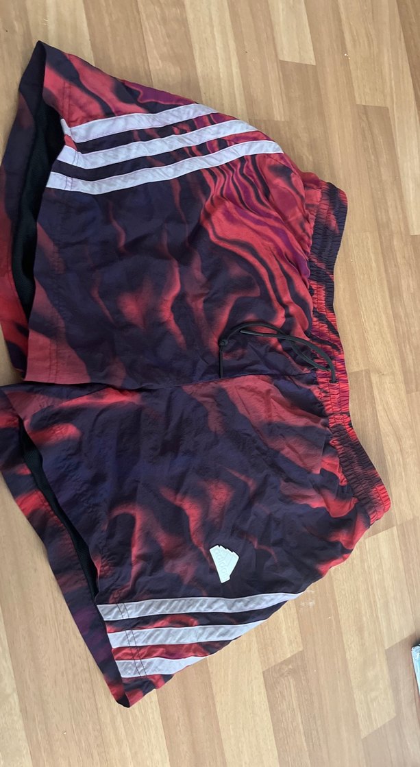 Adidas Kırmızı-Siyah Baskılı Deniz Spor Şortu — görsel 2/8