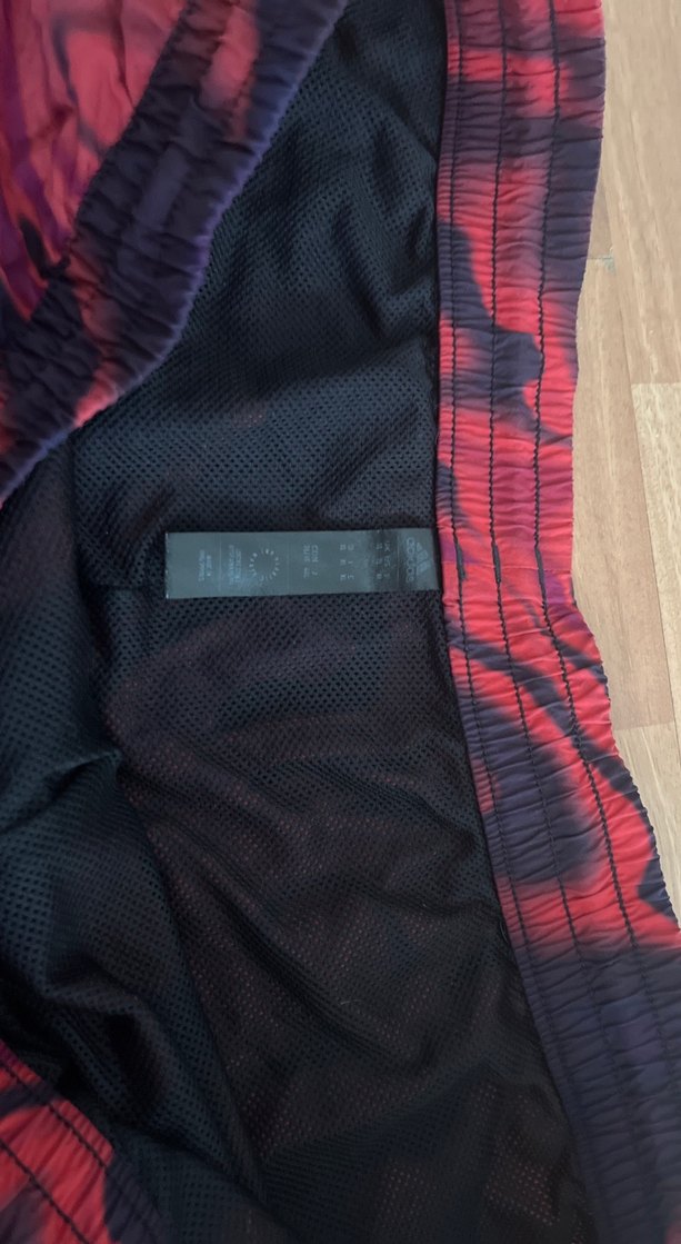 Adidas Kırmızı-Siyah Baskılı Deniz Spor Şortu — görsel 3/8