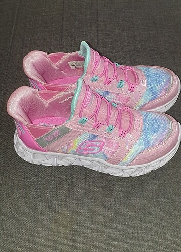 32 Beden SIFIR KULLANILMAMIŞ SKECHERS 