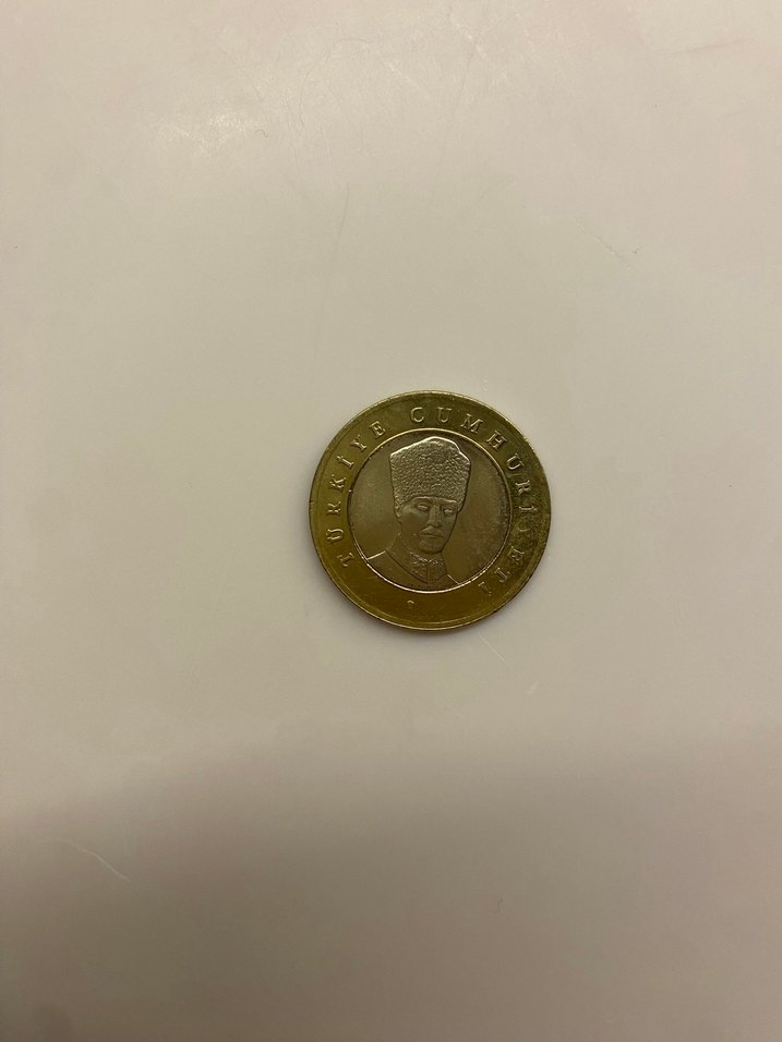 Altın Tonlu 5 Türk Lirası Parası — görsel 2/2