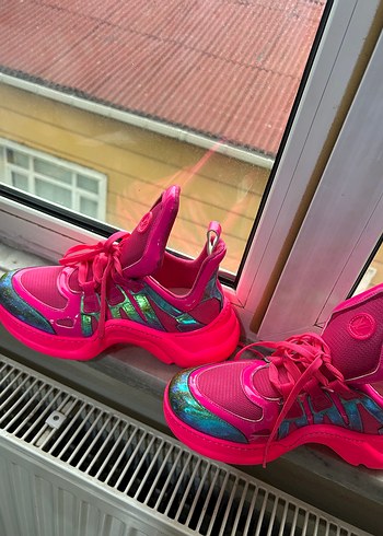 Louis Vuitton Canli Pembe Neon Spor Ayakkabi