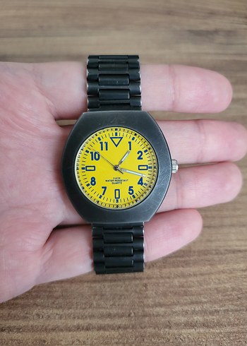 Diğer Sari Kadranli Retro Tarz Quartz Kol Saat