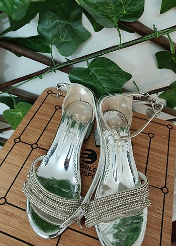 Diğer Tasli Gumus Topuklu Sandalet