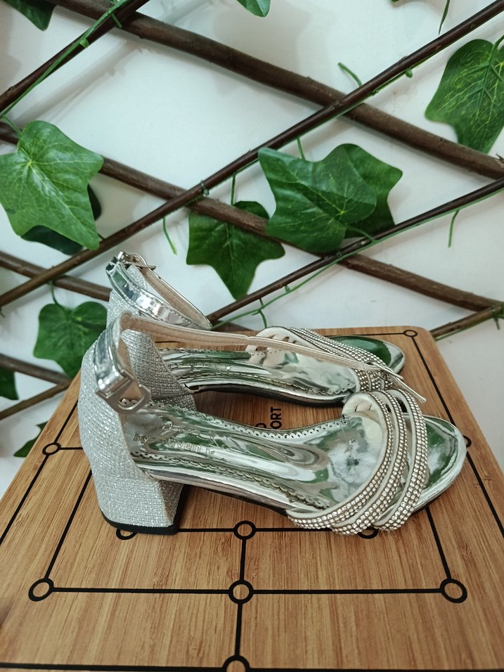 Taşlı Gümüş Topuklu Sandalet — görsel 4/5
