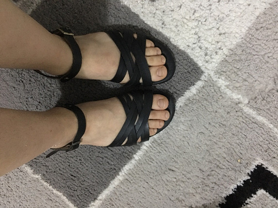 Siyah sandalet 