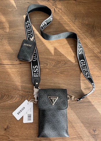 Guess Siyah Monogramli Capraz Canta