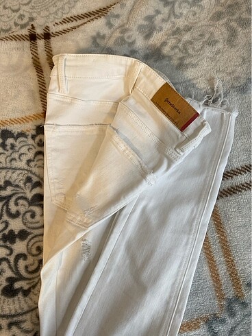 32 Beden beyaz Renk stradivarius pantolon