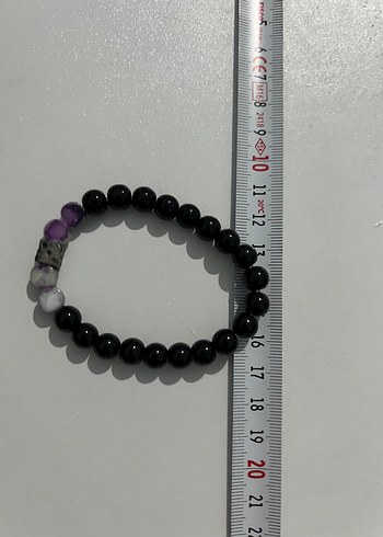 Siyah Boncuklu Mor Detayli Minimal Bileklik