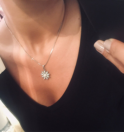İncili papatya model kolye