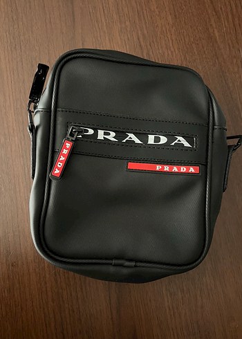 Diğer Prada Siyah Deri Capraz Canta