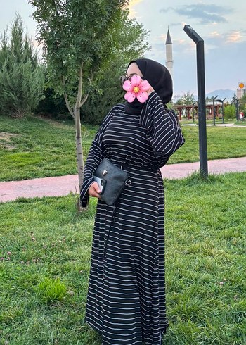 Diğer Siyah Beyaz Cizgili Tesettur Elbise