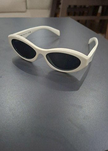 Prada Retro Beyaz Oval Gunes Gozlugu Prada