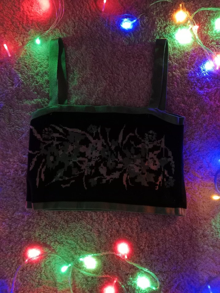 Desenli Siyah Kruvaze  askılı Crop Top — görsel 2/4