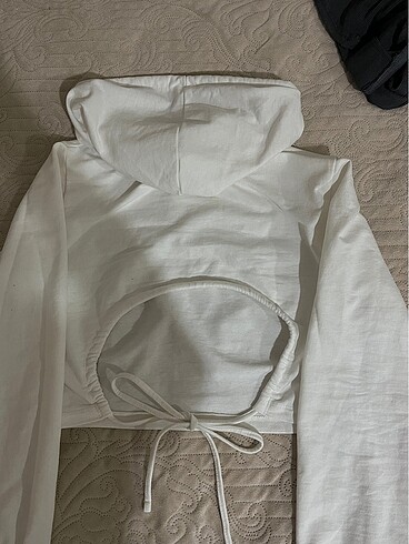 Trendyollla sırt detaylı sweat