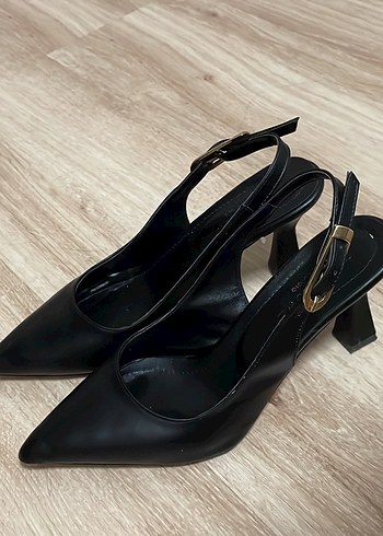Diğer Sikligin Simgesi Siyah Topuklu Slingback
