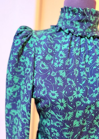Zara Lacivert Yesil Cicekli Volanli Bohem Elbise