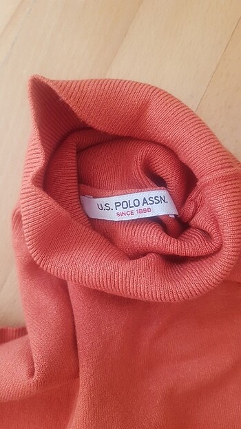 Polo suvether ince yumusak bir triko.