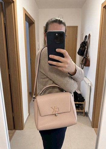Calvin Klein Deri Omuz Cantasi