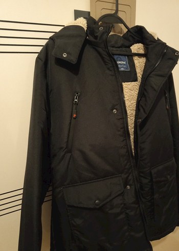 Diğer Siyah Kapusonlu Seritli Kislik Parka
