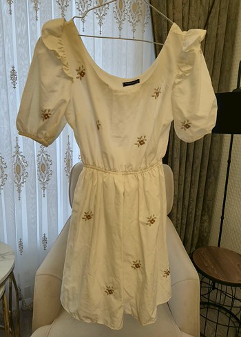 Trendyol & Milla Ekru Cicek İslemeli Romantik Elbise