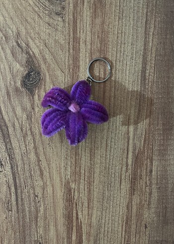Diğer Mor Cicekli Sonil Anahtarlik