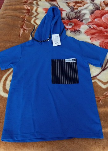 Emporio Armani Canli Mavi Kapusonlu Cocuk Tisortu