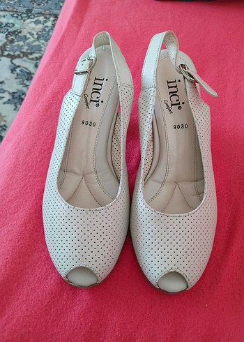 inci Beyaz Delikli Slingback Kadin Ayakkabi