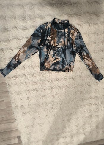 Diğer Soyut Desenli Yuksek Yakali Crop Bluz