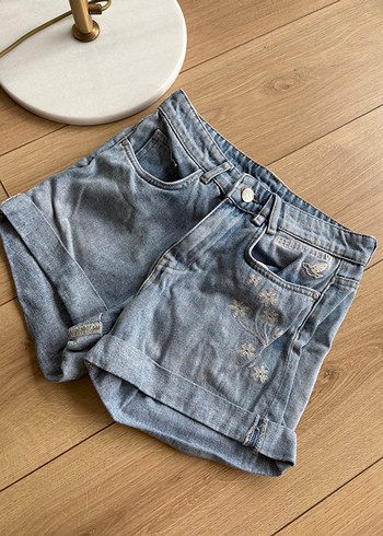 Defacto Acik Mavi Cicekli Denim Sort
