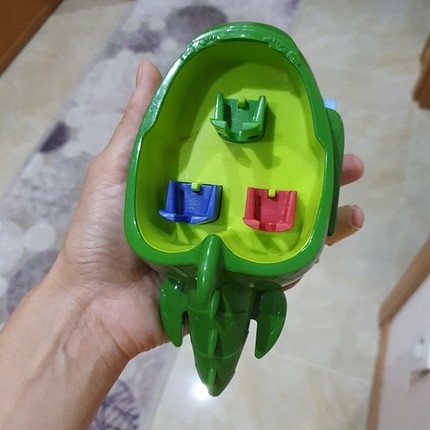 pj mask kertenkele arabasi