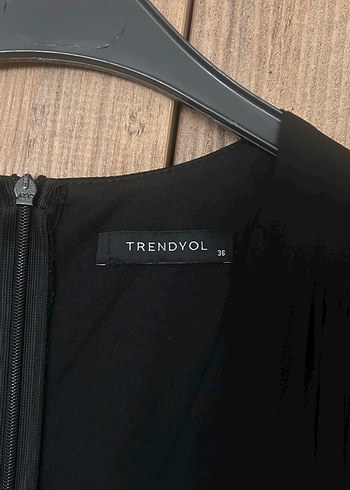 Siyah V Yaka Elbise - Görsel 5