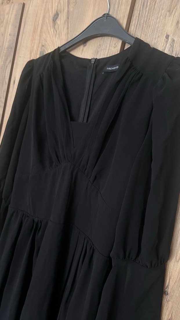 Siyah V Yaka Elbise - Görsel 4