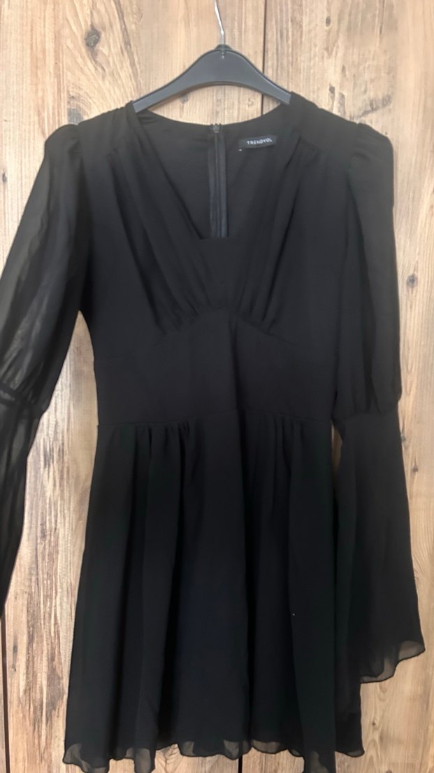 Siyah V Yaka Elbise - Görsel 2