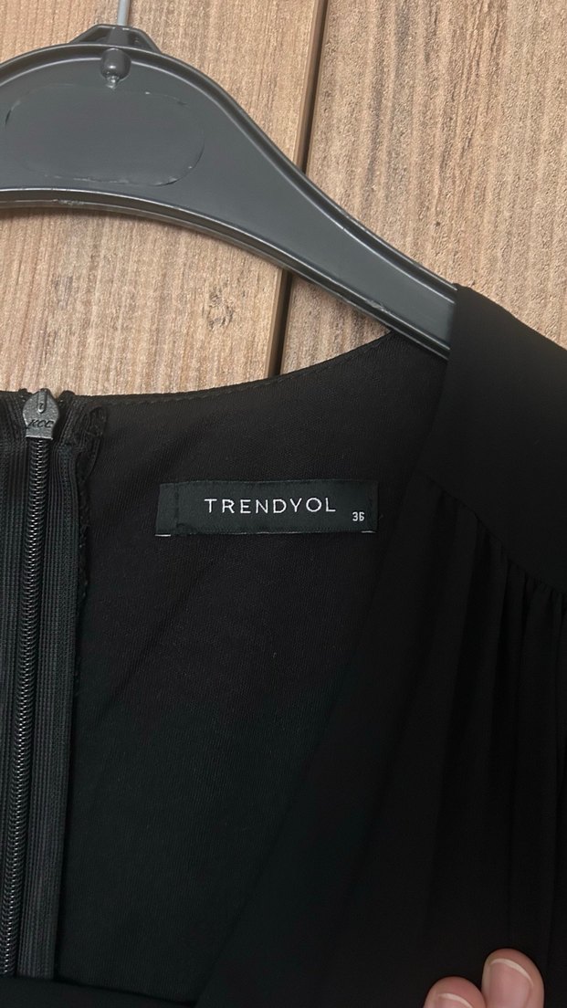 Siyah V Yaka Elbise - Görsel 5