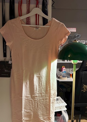 Koton Minimal Pembe Kisa Kollu Elbise