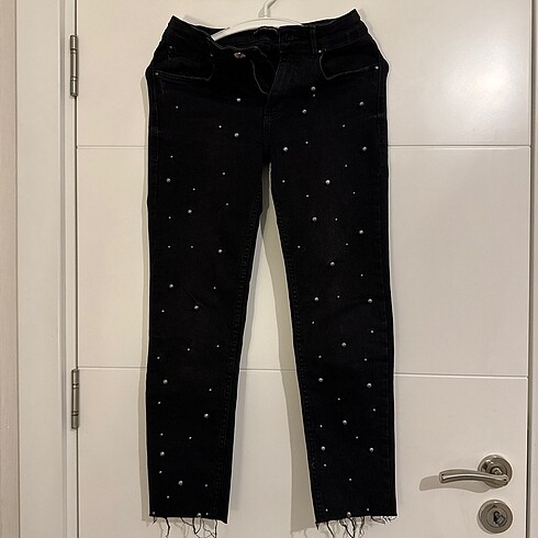 ZARA BONCUK DETAYLI JEAN