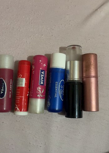 Çok Renkli Hafif Tonlarda Balm ve Rujlar - Görsel 3