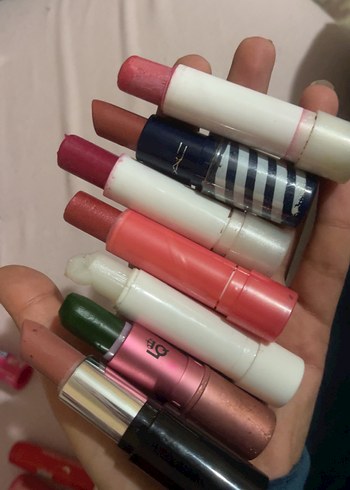 Çok Renkli Hafif Tonlarda Balm ve Rujlar - Görsel 5