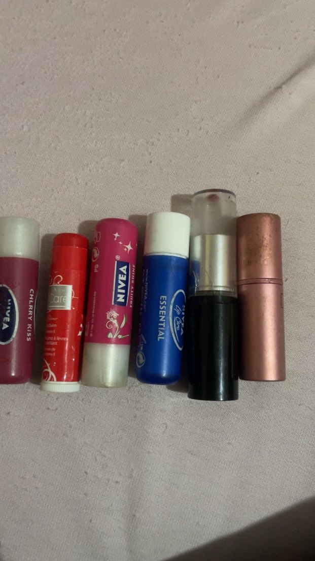 Çok Renkli Hafif Tonlarda Balm ve Rujlar - Görsel 3