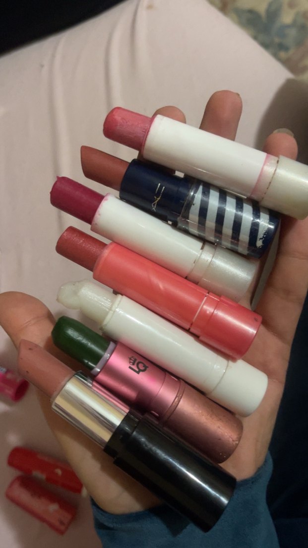 Çok Renkli Hafif Tonlarda Balm ve Rujlar - Görsel 5