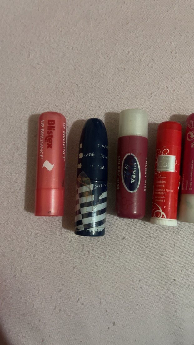 Çok Renkli Hafif Tonlarda Balm ve Rujlar - Görsel 2