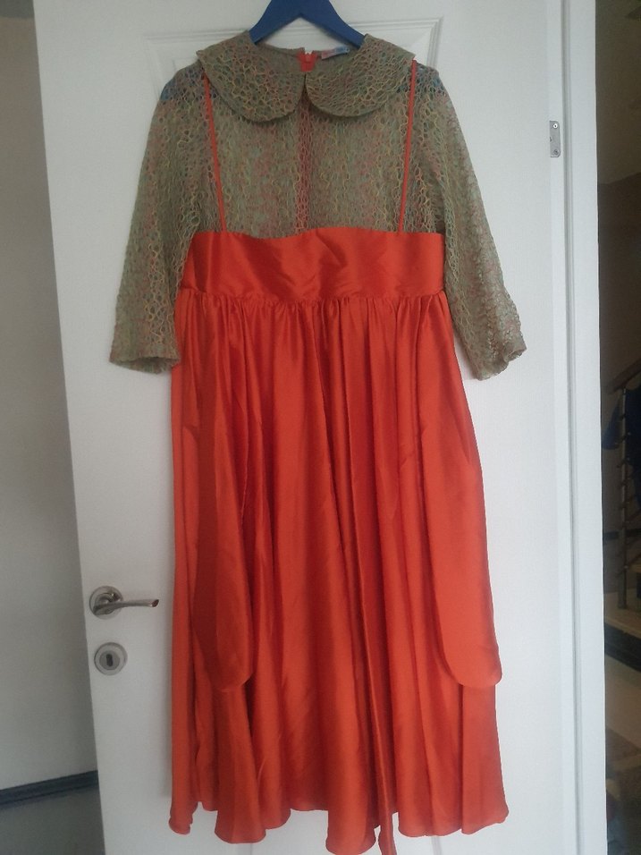 Uzun Parlak Kırmızı Gece Elbisesi - Görsel 2