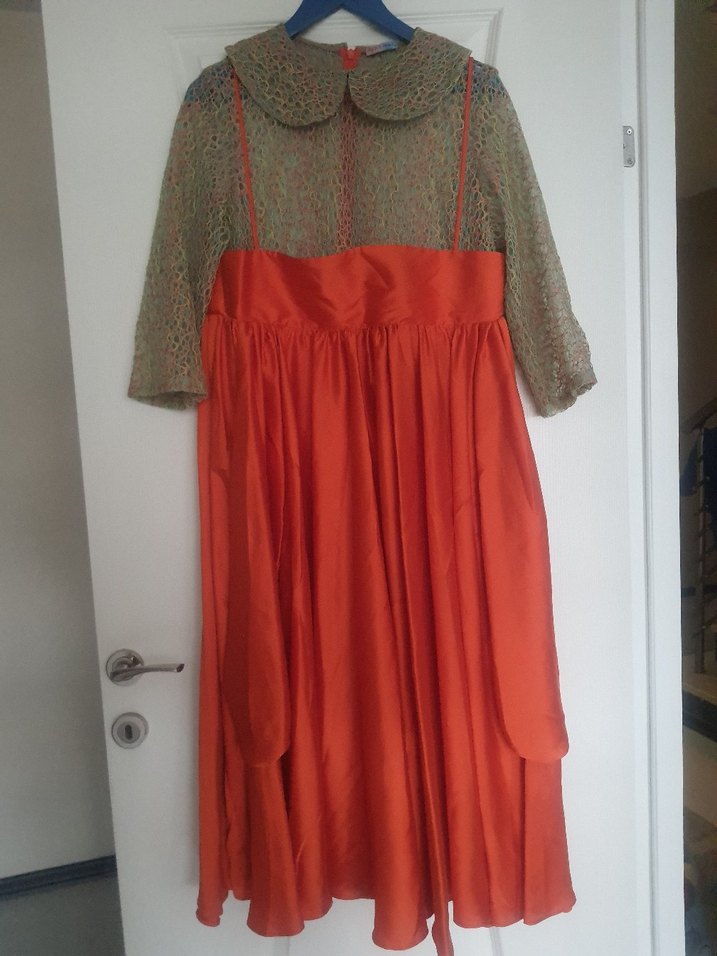 Uzun Parlak Kırmızı Gece Elbisesi - Görsel 3