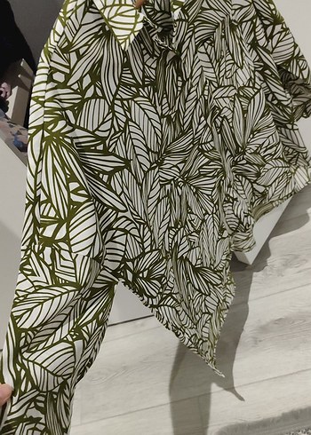 Yeşil Baskılı V Yaka Kadın Gömlek - Görsel 2