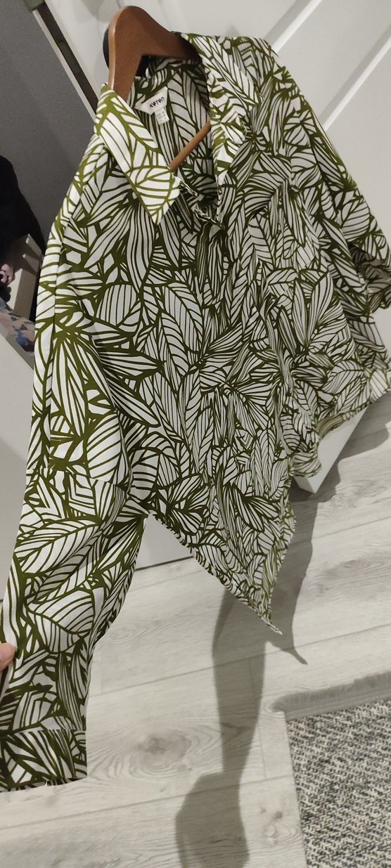 Yeşil Baskılı V Yaka Kadın Gömlek - Görsel 2