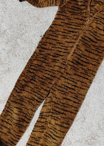 Kahverengi Zebra Desenli Kürk Detaylı Kedi Kıyafeti - Görsel 5