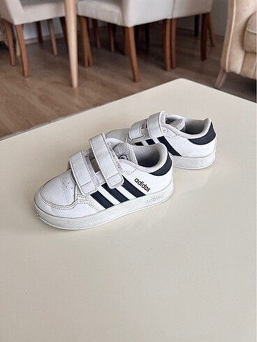 24 Beden Adidas çocuk ayakkabısı