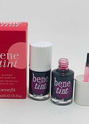Benefit allık ve dudak parlatıcısı